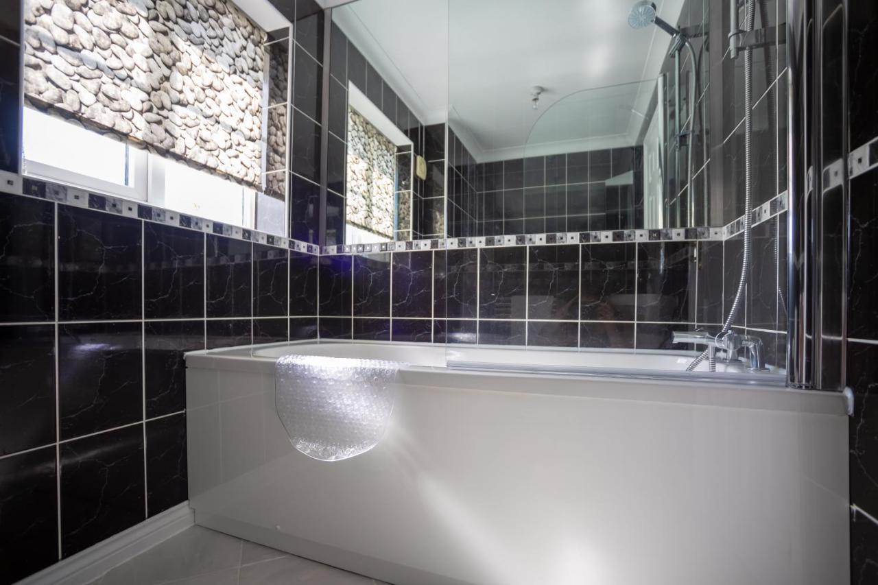 Hereford - Finch House - Modern 4 Bedroom House Located In South Hereford, Dog Friendly With Nearby Countryside, Pool Table, Sleeps Up To 10 Guests - Hosted By Rentmyhouse Екстер'єр фото