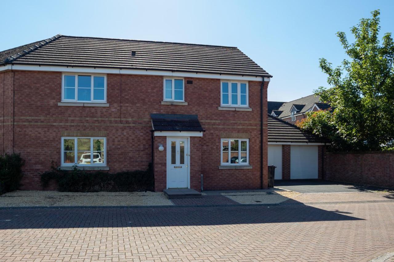Hereford - Finch House - Modern 4 Bedroom House Located In South Hereford, Dog Friendly With Nearby Countryside, Pool Table, Sleeps Up To 10 Guests - Hosted By Rentmyhouse Екстер'єр фото